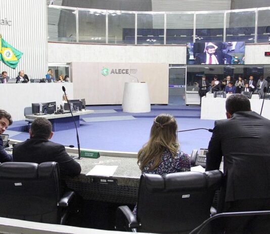ALCE aprova reajuste do piso dos professores do Ceará em 14,95%