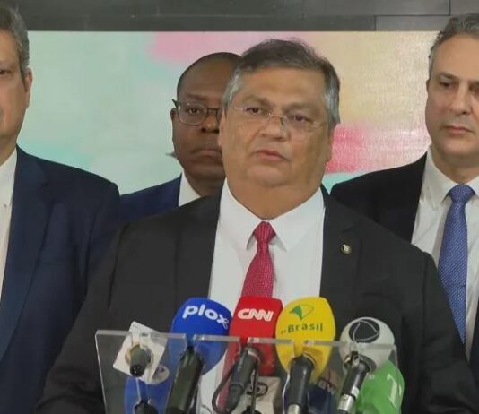 Após ataque em Blumenau: Camilo e Dino anunciam R$ 150 milhões para segurança de escolas