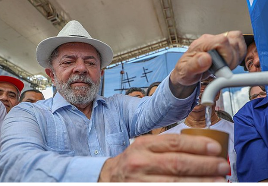 Governo Lula vai cobrar R$ 77,6 milhões aos paraibanos por uso das águas da transposição.