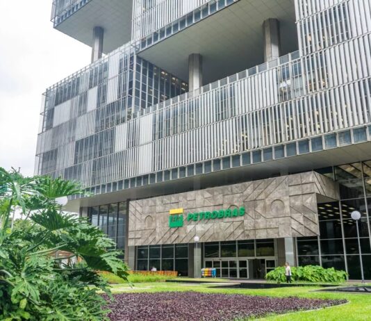 Governo Lula vai mudar política da Petrobras e reduzir diesel na ‘canetada’