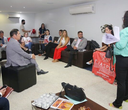 Servidores público do Ceará protestam depois da proposta do governo Elmano