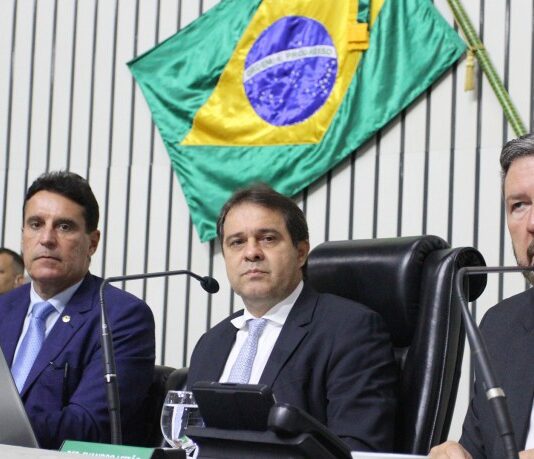 Reajuste para servidores do Ceará de 5,8% é aprovado na Assembleia