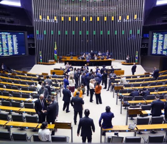 Relator do PL da Censura pede retirada de pauta do projeto