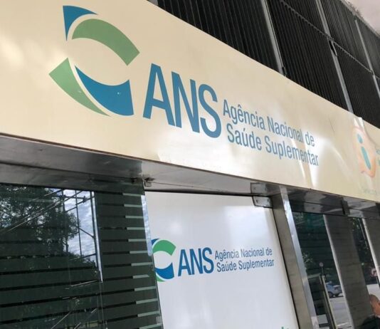 Governo Lula autoriza reajuste de até 9,6% dos planos de saúde; 341 mil pessoas no Ceará devem ser impactados