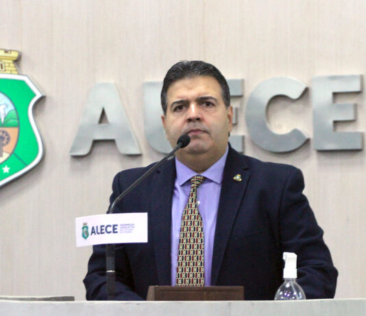 “Camilo endividou o Estado para poder eleger o governador Elmano”, diz deputado Felipe Mota