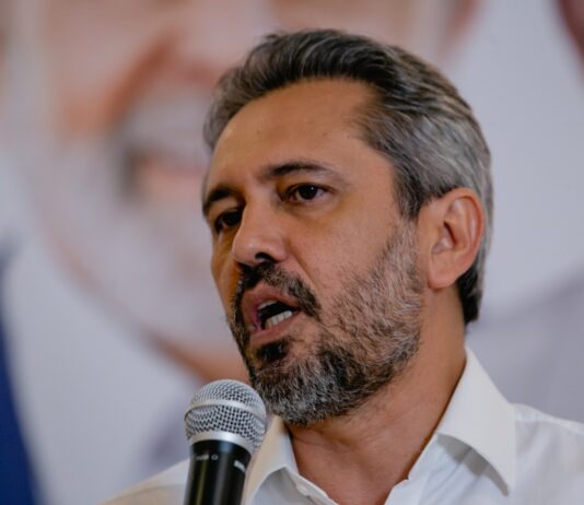 Governador do Ceará defende mais impostos para quem compra pelo Shopee e pela Shein