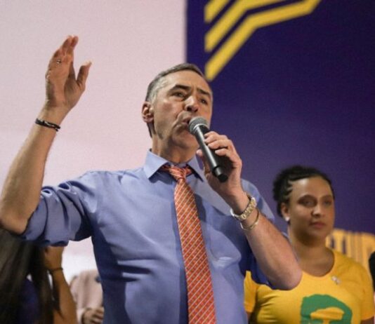 Pedido de impeachment contra Barroso tem 87 assinaturas