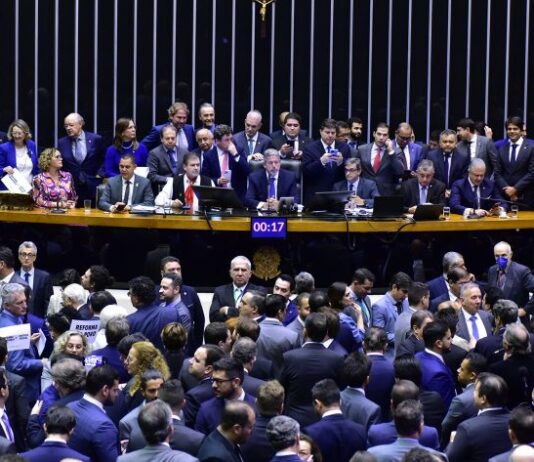 Reforma tributária pode fazer Brasil ter maior imposto de consumo do mundo