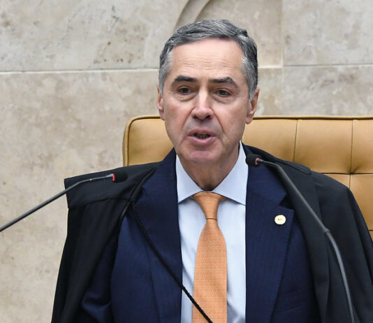 Ministro do STF Luis Roberto Barroso diz que judiciário se tornou poder político