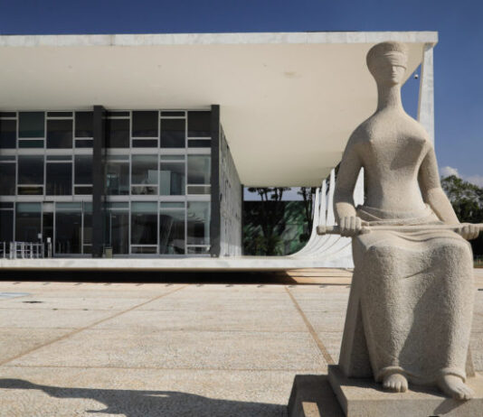 STF derruba lei que proibia vacinação compulsória contra COVID