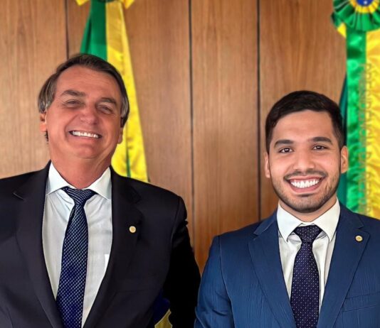 Deputado André Fernandes diz que Bolsonaro deverá definir candidatura do PL em Fortaleza