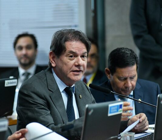 Senador Cid Gomes culpa opositores por não conclusão do Acquário do Ceará