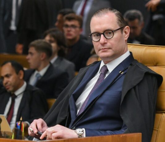 Zanin arquiva ação contra Jair Bolsonaro por suposta omissão na compra de vacinas