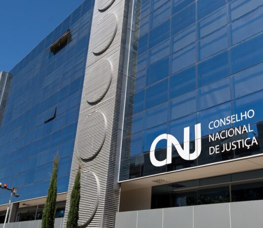 Com salários de R$ 33 mil, juízes reclamam de estresse e falam em excesso de trabalho