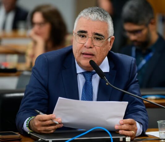 Senador Eduardo Girão pede quebra de sigilo dos Ministros Flavio Dino e Rui Costa