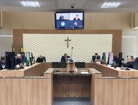 Presidente do TRE-CE suspende andamento da ação que cassou deputados estaduais do PL