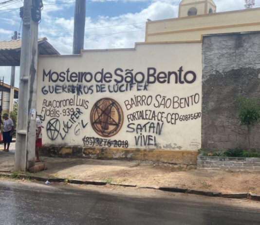 Satanistas vandalizam mosteiro de São Bento em Fortaleza com símbolos demoníacos