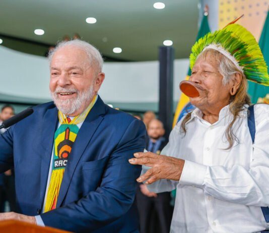 Cacique Raoni queixa-se: “Lula não cumpriu o que me prometeu”