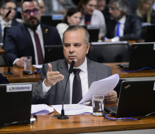 Comissão do Senado aprova projeto que impede cobrança de imposto sindical