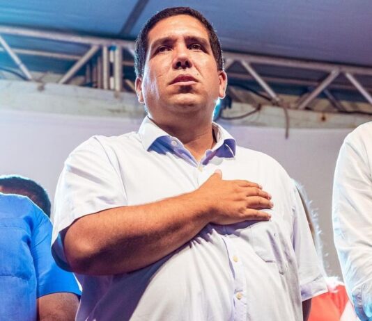 Bruno Figueiredo retorna à Prefeitura de Pacajus após erro em ata de cassação