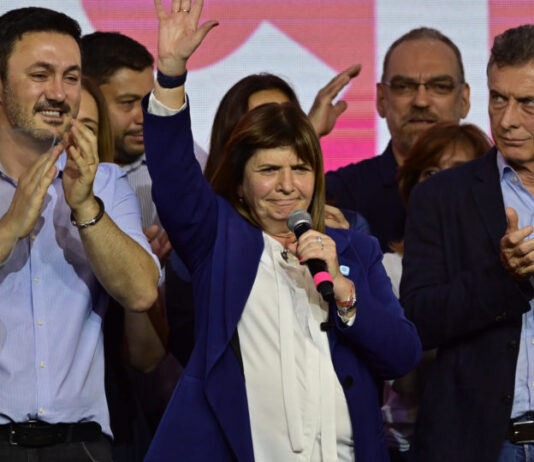 3ª colocada no 1º turno da Argentina Patricia Bullrich anuncia apoio a Javier Milei