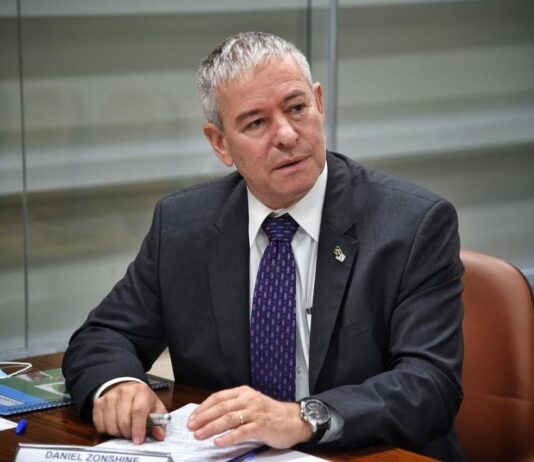 Embaixador de Israel no Brasil diz que ‘Justificar as atrocidades do Hamas é falta de humanidade’