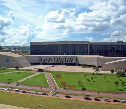 STJ arquiva ação contra mulher que fez aborto e manda investigar médica que denunciou o crime