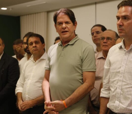 Sob liderança de Cid, integrantes do diretório do PDT Ceará convocam eleição de nova presidência