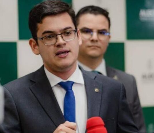 Carmelo denúncia edital que só permite participação de trans, travestis ou não-binários “Um apartheid criado pelo Governo do PT no Ceará”
