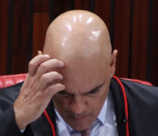 Bomba: Jornal Folha de São Paulo revela que Moraes usou TSE para perseguir desafetos e combinar decisões