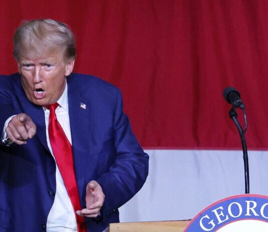 Suprema Corte rejeita ação para impedir Trump de concorrer