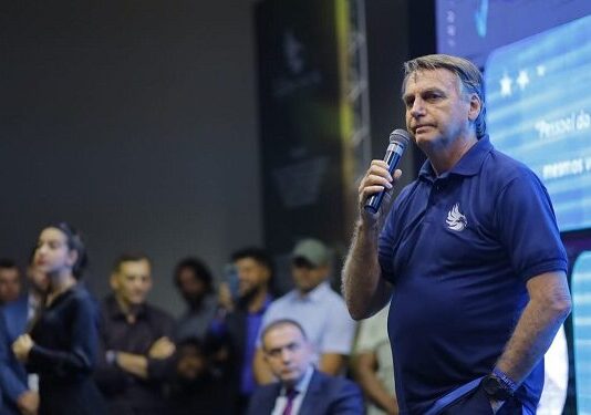 Bolsonaro diz que relatório da CPMI do 8 de Janeiro é “Tão desqualificado quanto a relatora”