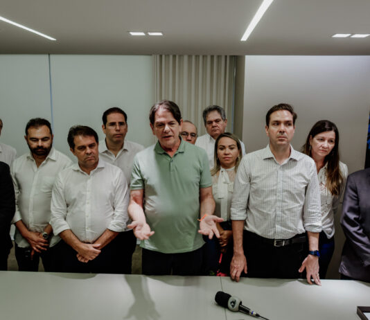 Justiça suspende destituição do Diretório do PDT Ceará; convocação de Cid pode ser mantida