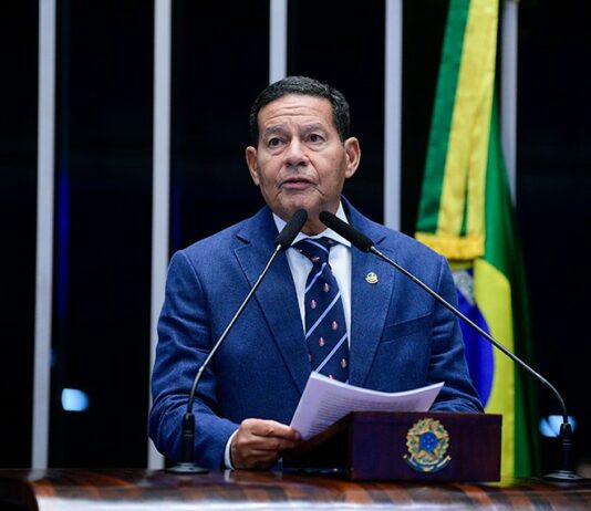 Mourão apresenta projeto para anistiar condenados pelo 8 de Janeiro