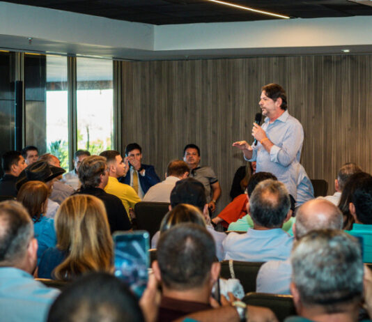 Crise no PDT: Após reunião com Cid, 43 prefeitos decidem se desfiliar do partido