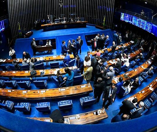 Reforma tributária que cria o maior imposto do mundo é aprovada no senado