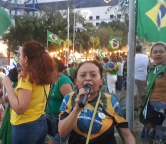 Brasil retorna as ruas no dia 15 de Novembro, em Fortaleza o evento ocorreu na Praça Portugal