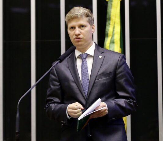 Marcel Van Hattem informa que faltam 10 assinaturas para protocolar CPI do abuso de autoridade do STF e do TSE