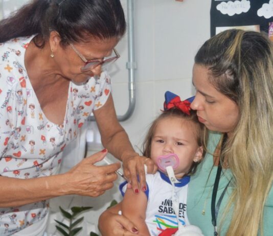 Ministério da Saúde determina que criança de 6 meses a 5 anos vão ser obrigadas a tomar vacina contra a covid-19