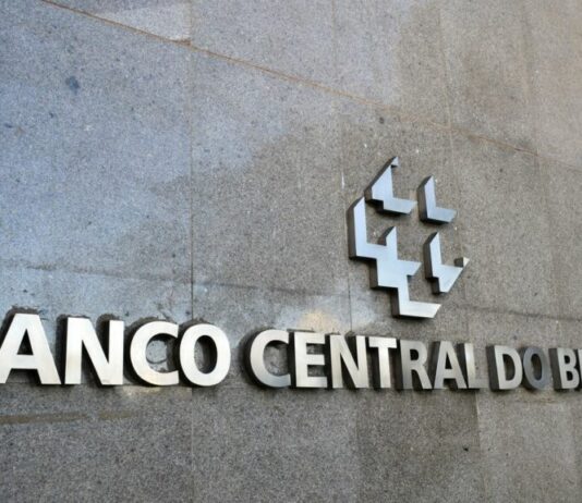 Crise no Brasil: Investimentos estrangeiros no país caem 40% este ano