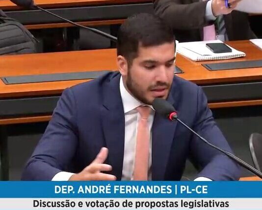 Por unanimidade Conselho de Ética da Câmara dos Deputados arquiva processo do PT contra André Fernandes