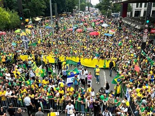 Manifestação contra indicação de Dino no STF acontecem nesse domingo (10); Em Fortaleza evento será na Praça Portugal