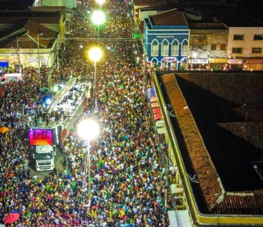 Site metrópoles repercute contratações de artistas milionárias do carnaval de Aracati