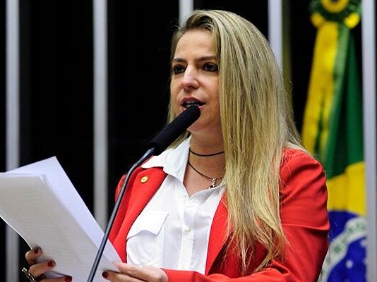 Luizianne diz estar aberta a discutir candidatura à Prefeitura de Caucaia pelo PT