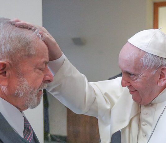 Em pregação Papa Francisco defende ladrões e diz que o roubo é bom pra lembrar avareza dos ricos