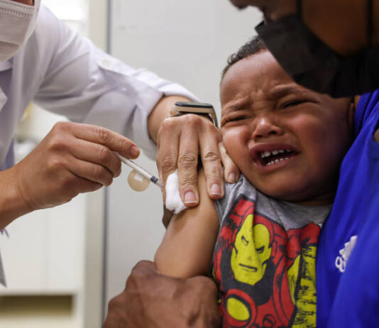 EUA retiram recomendação da vacina contra Covid-19 para crianças e gestantes