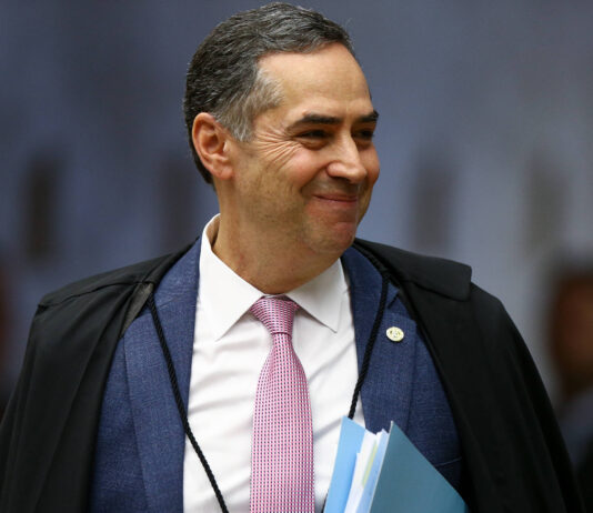 Em 3 meses, Barroso gasta quase R$ 1 milhão com jatinhos