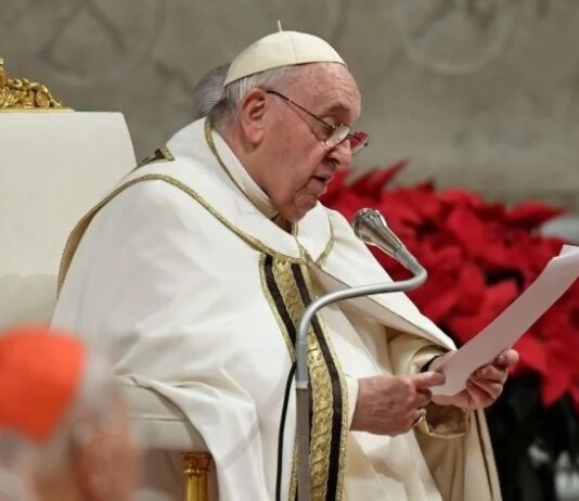 Papa Francisco admite possibilidade de renúncia