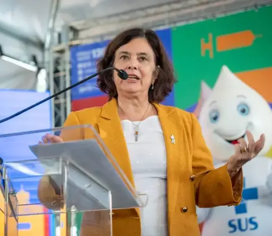 Jornalista diz que Ministra da saúde mentiu sobre vacinas da Dengue “Apesar de todos os sinais de que uma pandemia batia a porta”