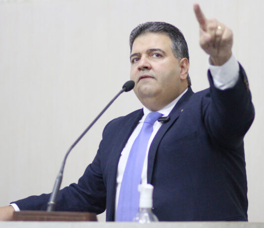 “O incompetente da segurança pública”, afirma deputado Felipe Mota ao pedir demissão do Secretário de Segurança Pública do Ceará